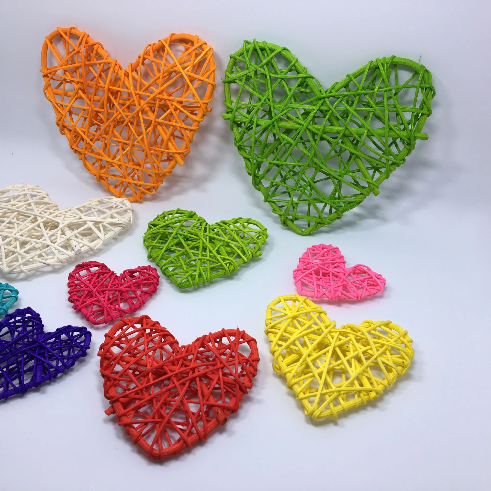 

6pcs Heart Shape Wicker Rattan Balls DIY Handmade Ornament Kids Sepak Takraw Parrot Toy Wedding Decor