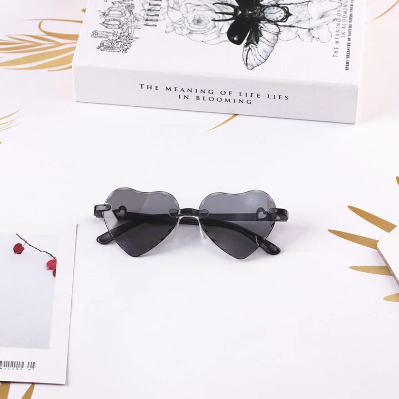 SomeCool Factory NEW Style Rimless Kids sunglasses 3-8 y Plastic UV400 Cool child glasses Heart Shape Lovely Girls eyewear n620 - Цвет линз: gray black