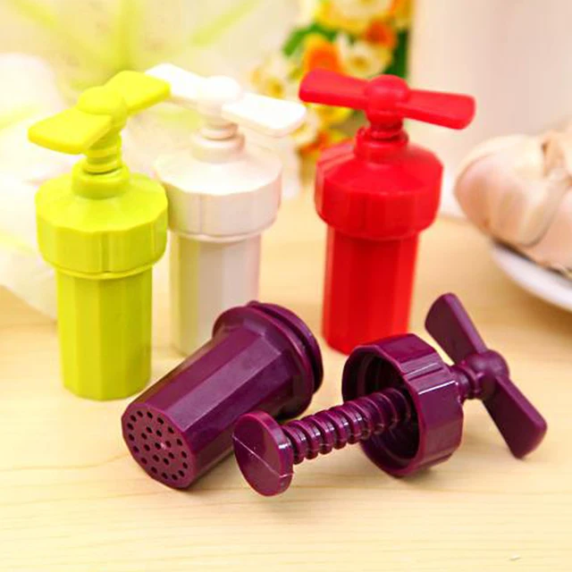 Practical Kitchen Cooking Tools Garlic press Crusher Presser screw squeeze Peeler Garlic Crusher Random Color 5