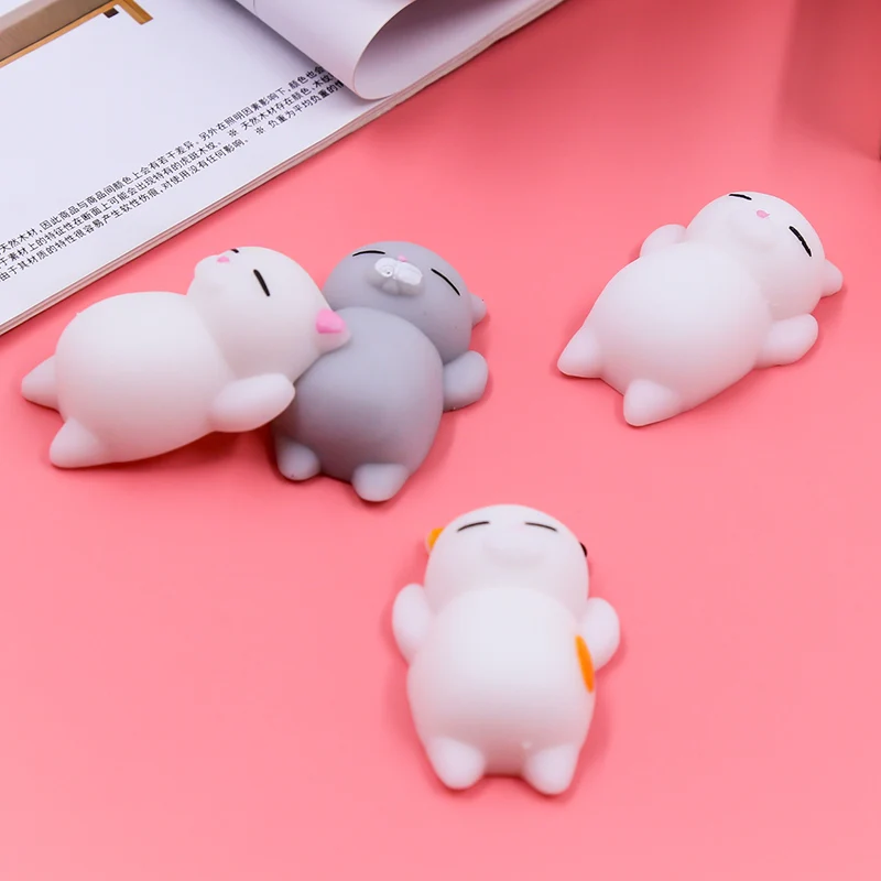 

4pcs/lot Kawaii Cute Animals Decompression Hand Squeeze Pinch Toy Mini Soft Key Bag Phone Straps for iPhone to Release Stress
