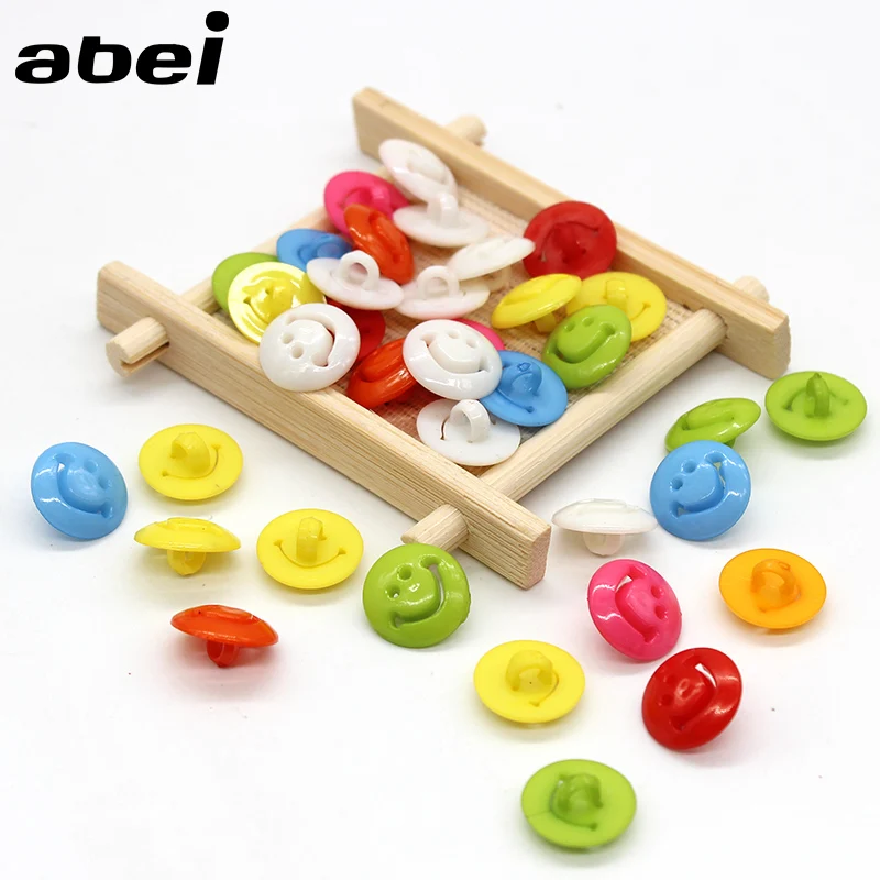

100pcs/lot Mix Colors Smile Face Buttons Plastic Shank Emoji button for Kids Apparel Handmade Sew Ornaments DIY Scrapbook Decors