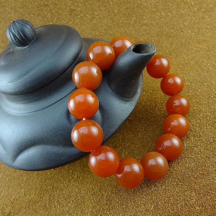 

Xinjiang Hetian seed material in the Red Agate Bracelet