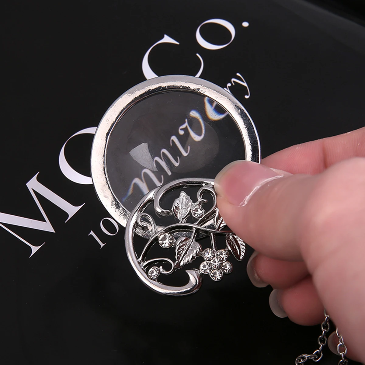 Retro Antique Statement Necklace Shellhard Crystal Cat Magnifying Glass Pendant Long Chain Necklace Fashion Jewelry For Women