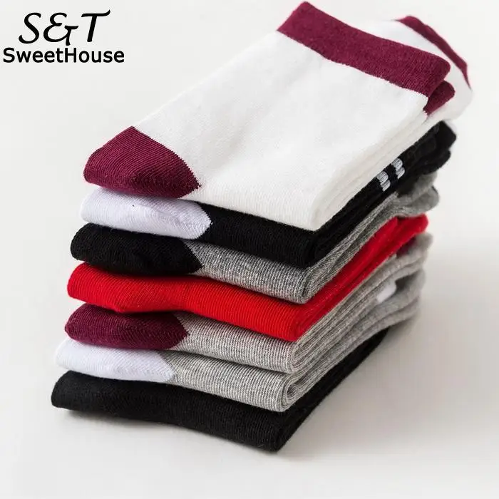 

Unisex Fashion Casual Letter Pattern Breathable Stretchy Cotton socks, one size fit most people. Mid Tube Socks