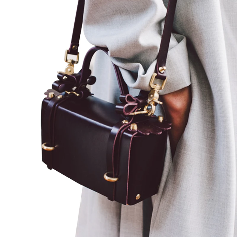 

2018 New European And American Ladies Shoulder Bag Messenger Bag Fashion Bow Buckle Female Hand-Held Messenger Bag Retro Cute