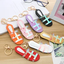 Мини-летние сандалии, брелок в форме обуви, брелок для ключей, автомобильный держатель для ключей, женская и мужская сумка, очаровательные аксессуары, брелоки, подвеска, подарки