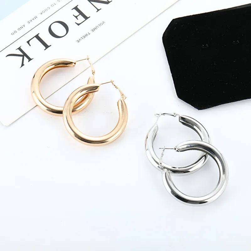 

2019 European and American retro exaggerated big earrings thick round fashion ring C-shaped earrings earrings female accessories