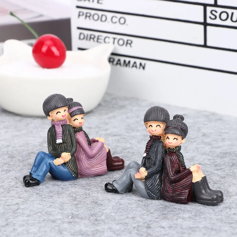 

Creative Back-To-Back Lovers Couple Resin Ornaments Moss Micro Landscape Home Garden Wedding Cake Decoration