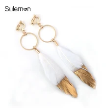 Серьги с перьями для женщин, геометрические металлические круглые серьги с перьями без пирсинга, черные и белые длинные серьги с перьями CE81