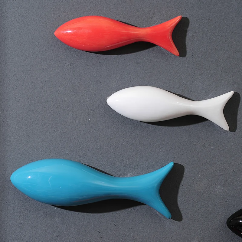 

Modern 3D fish-shaped design ceramic craft decorative pendant home wall hanging decoration fish figurine home kitchen accessory