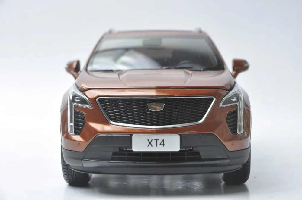 1:18 литья под давлением модель для GM Cadillac XT4 оранжевый внедорожник 2018 сплава игрушечный автомобиль миниатюрный коллекция подарки XT