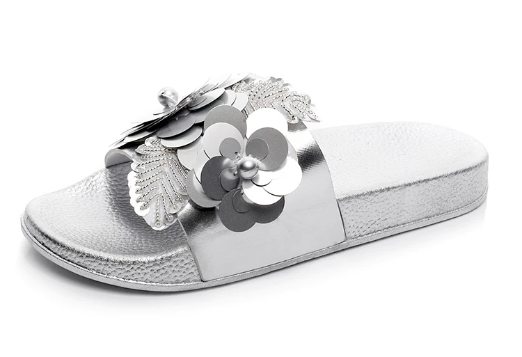 4694098493_1557642219