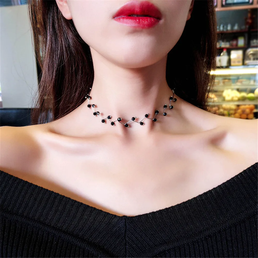

Silver Chain Elegant Black Rhinestone Choker Necklace For Women Simple Design V Shape Chokers Party Wedding Fashion Jewelry A557