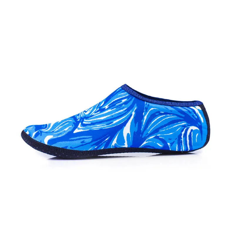 Men Women Aqua Skin Shoes Beach Water Socks Yoga Exercise Pool Swim Slip On Surfing Shoes YA88 - Цвет: Royal blue