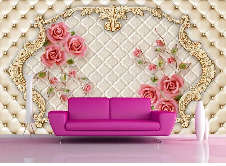 beež tapeet rooside ja kuldsete ornamentidega