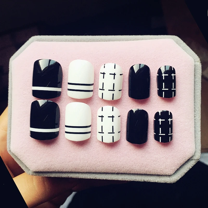 

Artificial Flat Fake Nails Shiny Black White False Nails With Design Full Cover Manicure Product Z020