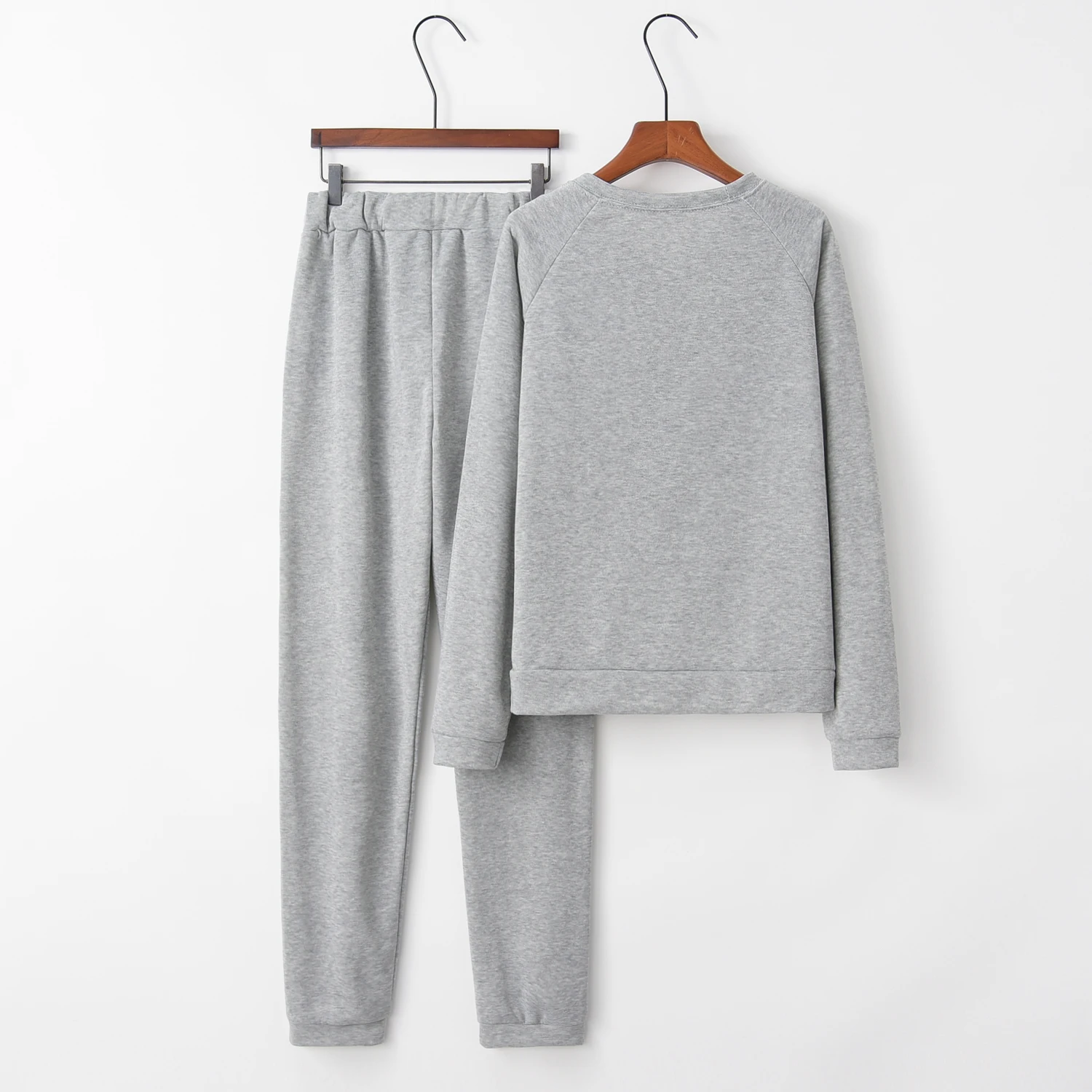 2017 الأزياء النسائية خريف جديد وصول ميكي نمط الترفيه دعوى Crewneck رياضية للنساء أسود رمادي هوديس البلوز