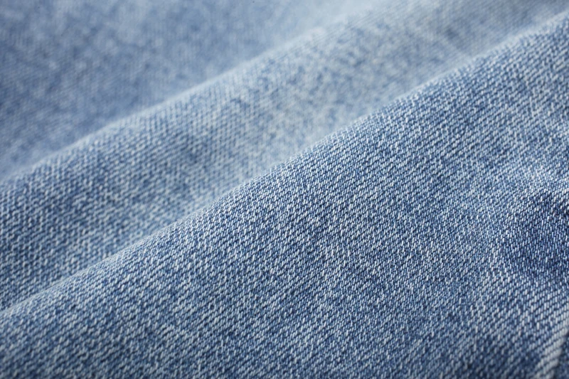 4 (8)