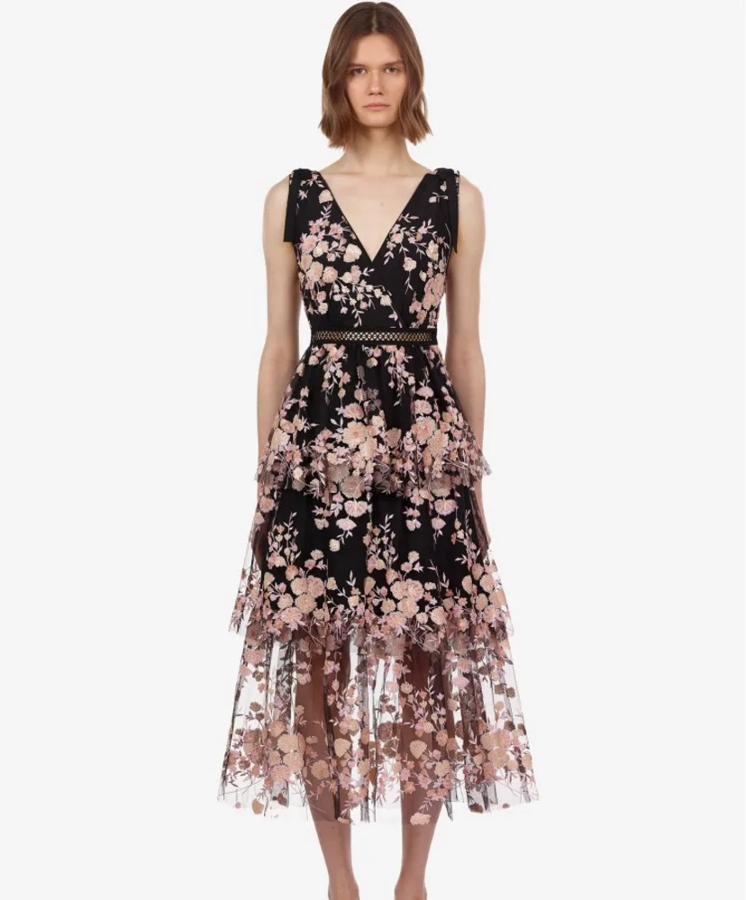 

Self Protrait Deep V Neck Spaghetti Strap Sequined Dress Summer Women 2019 Flower Gold Embroidery Princess Party Lace Long Dress