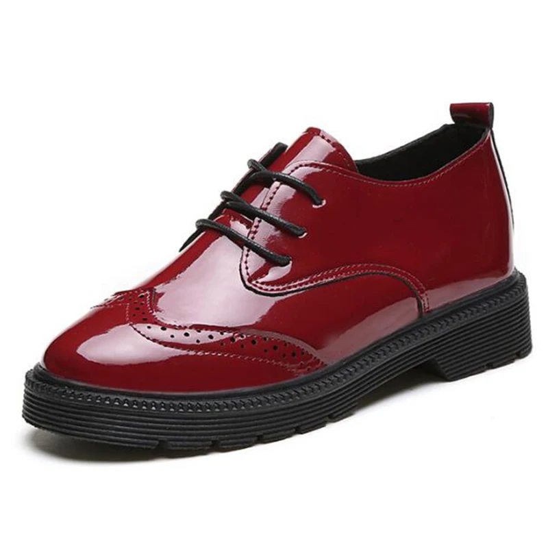 COVOYYAR/ г., женские туфли-оксфорды женские туфли-Броги из лакированной кожи на плоской подошве со шнуровкой и вырезами в британском стиле криперы в стиле ретро, WFS401 - Цвет: Красный