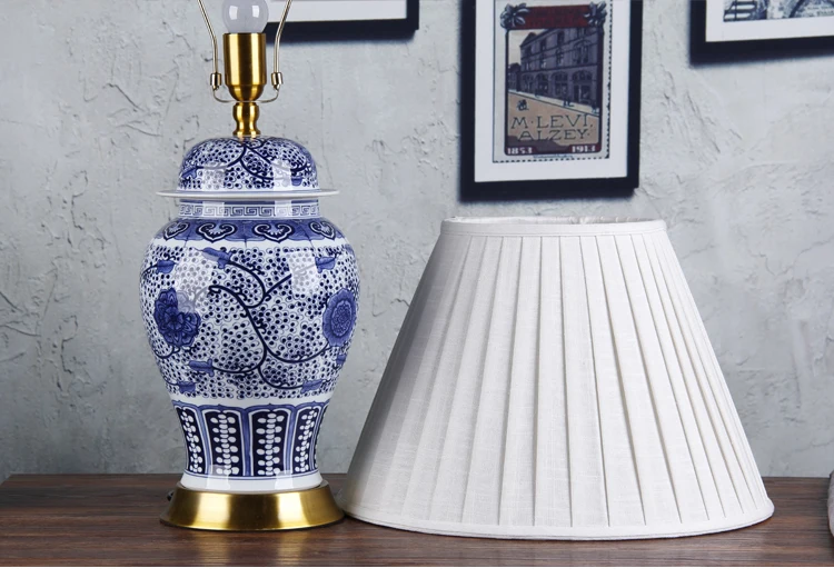 China Antique Living Room Vintage Table Lamp Porcelain Ceramic Table Lamp wedding decoration beautiful table lamp blue and white (2)