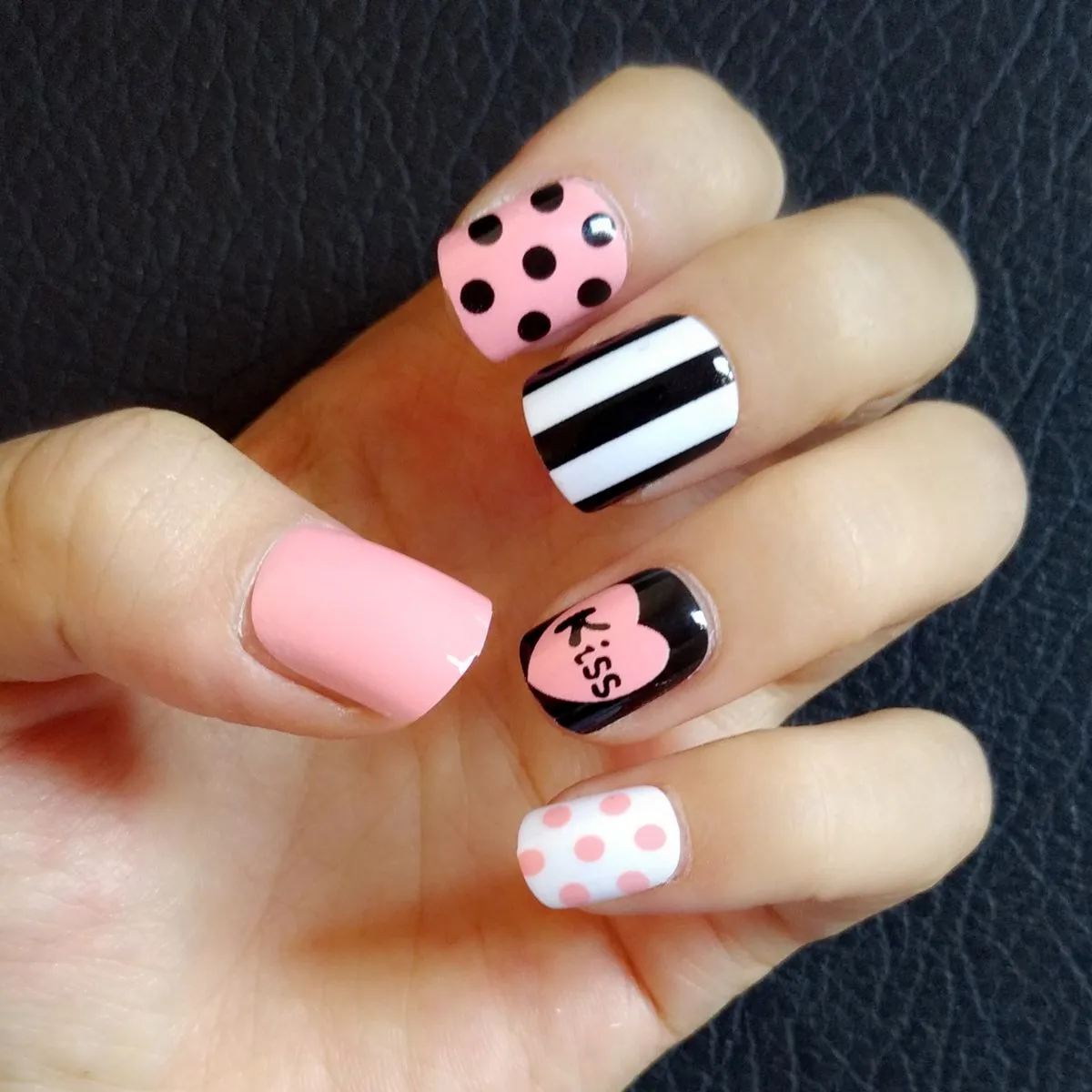 Murah 24 Buah Jelas Digunakan Desain Kuku Tips Anak anak Pendek Merah Muda Kuku Palsu Panas Hitam Putih Ciuman Kuku Palsu Lem stiker spesifikasi 24 Buah Jelas Digunakan Desain Kuku Tips Anak anak Pendek Merah Muda Kuku Palsu Panas Hitam Putih Ciuman Kuku Palsu Lem stiker