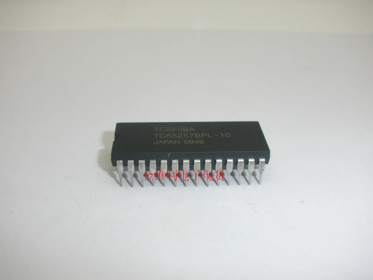 Circuit Intégré SRAM TC55257DPL-85L De Toshiba – 8-BIT, DIP28, Neuf Sous Emballage, Origine Japon