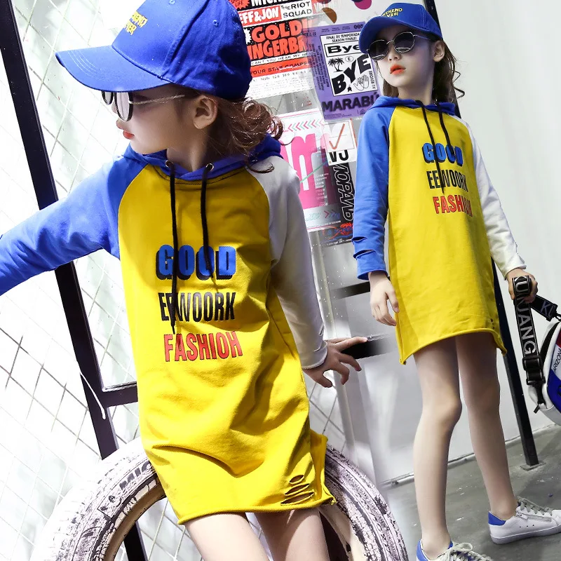 

Girls cotton long sweater 2018 children's clothing autumn new big children Korean version of the collision color cut hooded swea
