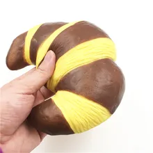 Мягкий медленно поднимающийся гигантский круассан хлеб мягкий каваи оптом мягкие миниатюрные игрушки для кухни сжимаемые забавные игрушки