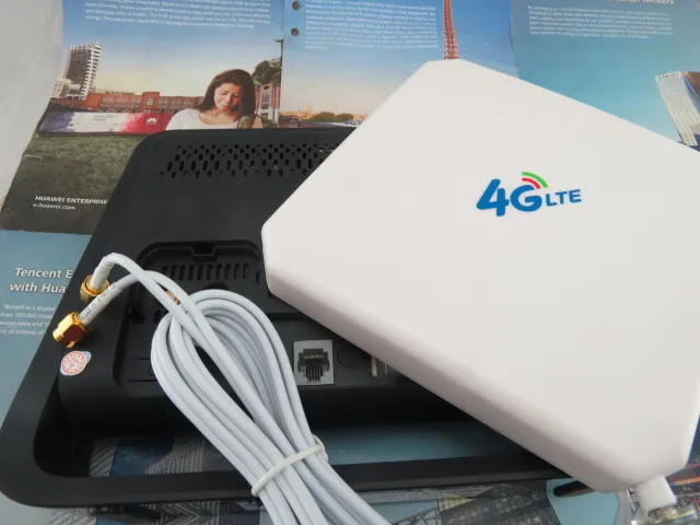 SET of Huawei B890 4G LTE Wireless Mobile Router Smart Hub & Dual 35dBi Antenna 3G & 4G