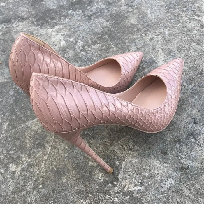 Женская обувь телесного цвета на высоком каблуке-шпильке, с острым носком, из змеиной кожи, черного цвета обувь для торжеств 12 см вечерние туфли