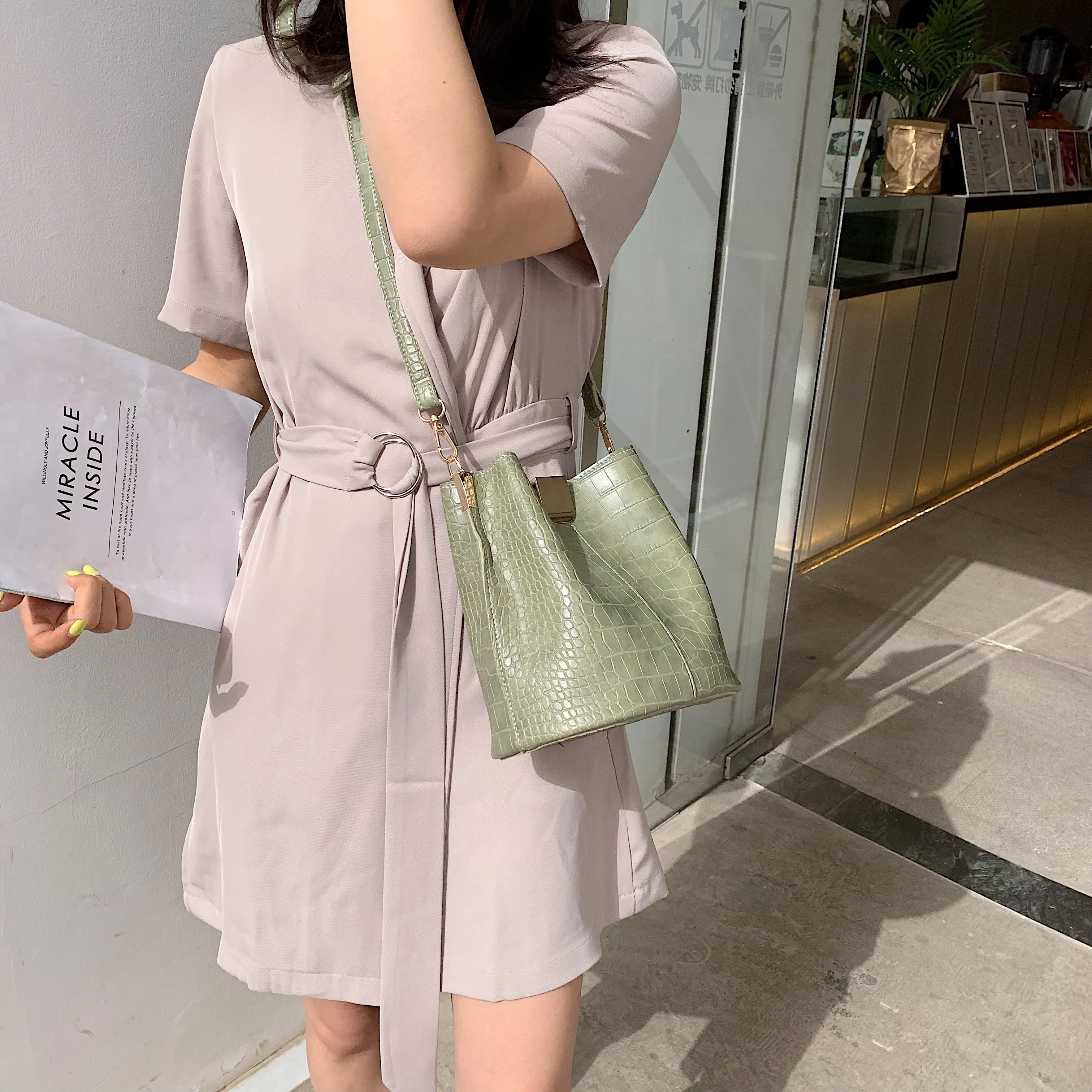 تمساح نمط بو الجلود دلو Crossbody حقائب للنساء صغيرة الصيف رسول حقائب كتف السيدات السفر حقائب