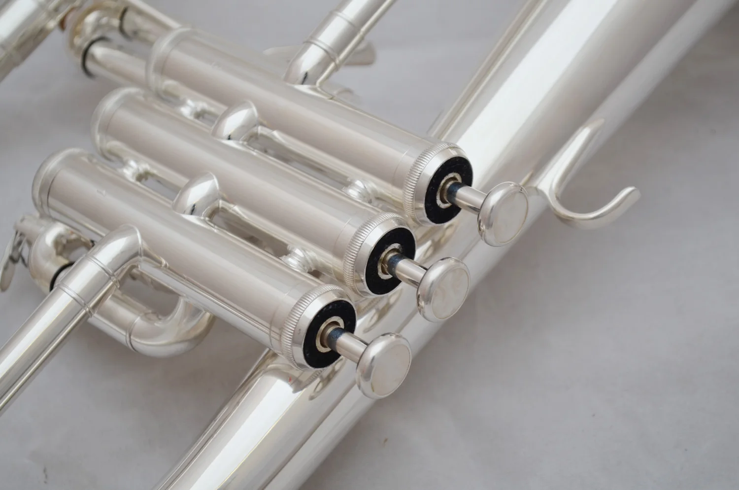 Brand New Professional Flugelhorn 631GS Silver Plated With Case Profession Flugelhorns Bb Yellow Brass Bell