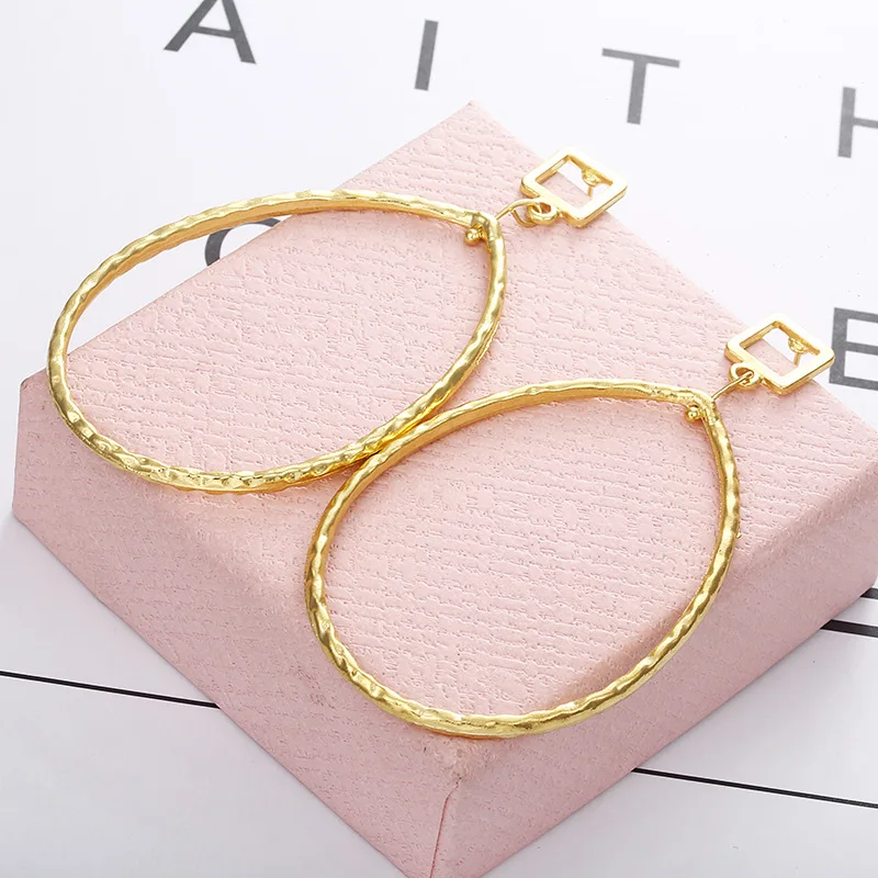 

SexeMara Luxury Metal Earrings For Aretes Largos Baroque Big Long Earrings For Women Pendantes Water Drop Dangling Earrings