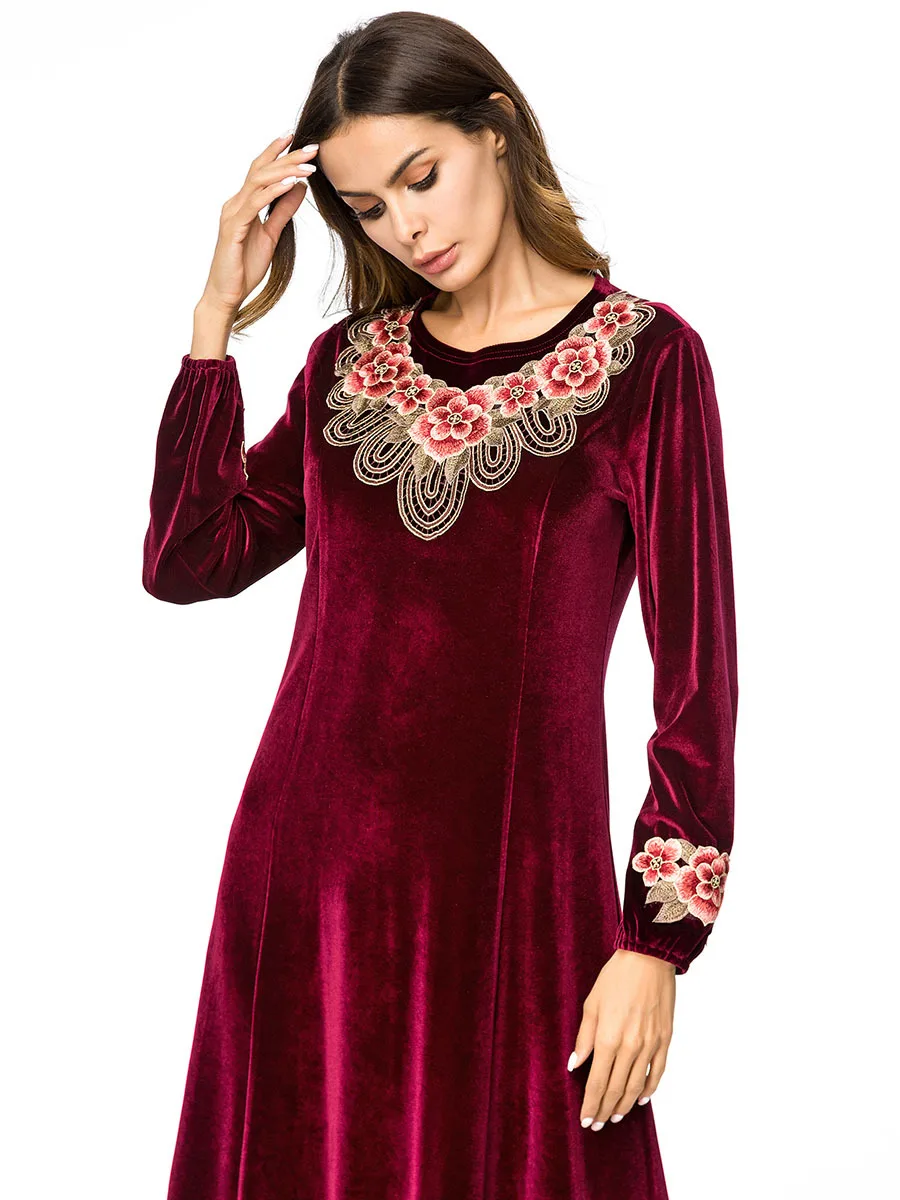 

2018 Velour Muslim Abaya Dress Embroidery Autumn Winter Women Dubai Clothes Long Dress Vintage Moroccan Kaftan Arab Robes 7246