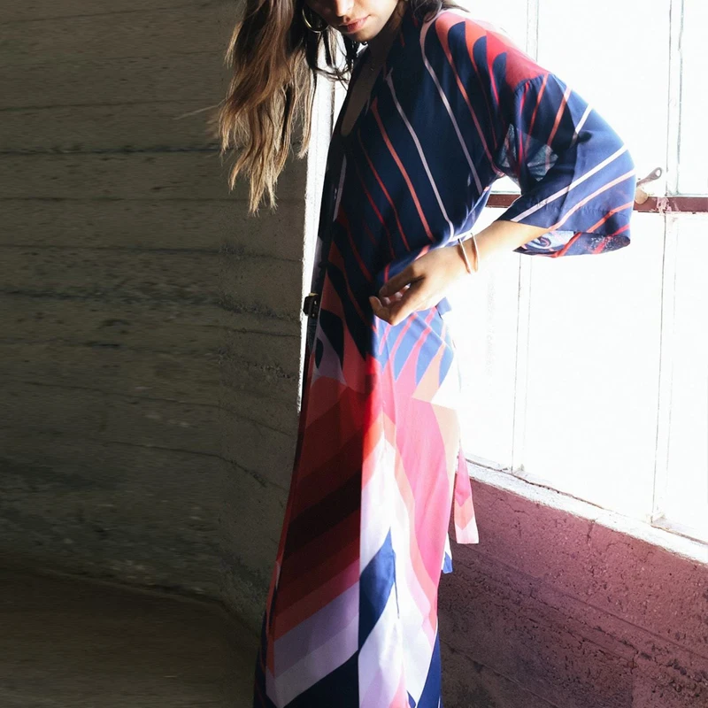 Novella-Royale-Jane-Robe-Blush-Geo-Side-1-min_2048x-1
