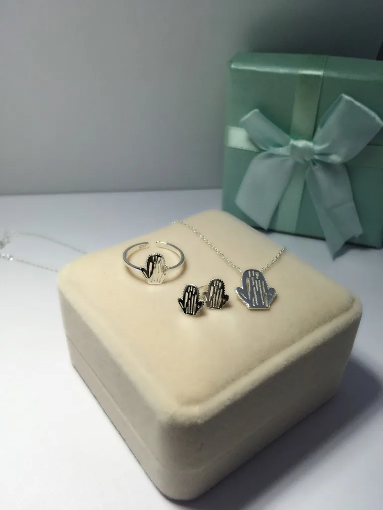 3268523443_334617663