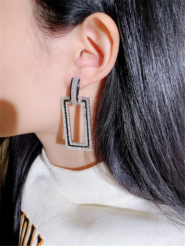 Серьги баба яга. Серьги против яги. Подвесные серьги серебро. Серьги бабка ежка. Серьги бабка ежка.