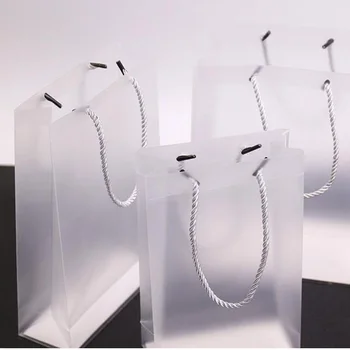 

Frosted PP Plastic Gift Tote Packaging Bags With Handle Clear Translucence Plastic Handbagg.100pcs 27*19*7cm