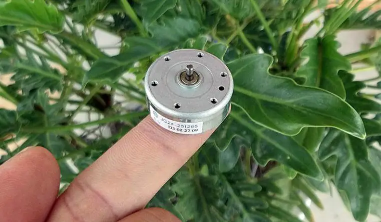 Миниатюрный двигатель постоянного тока DC3V 6680 об/мин R400 тонкий игрушечный