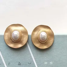 Винтажные золотые нерегулярные шляпа геометрические круглые серьги в форме диска для Для женщин Модные украшения модная, жемчужная серьги-гвоздики в виде бусинок взлетно-посадочной bijoux(украшения своими руками