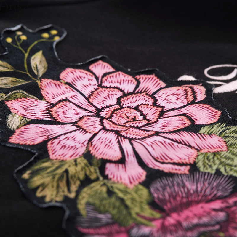 ARTKA осенне-зимний винтажный пуловер с цветочной вышивкой и рукавами-фонариками с капюшоном VA10271D