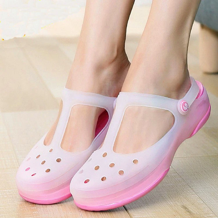 

Wome Slip on Sandals Garden Clogs Waterproof Shoes Women Classic Nursing EVA slippers Hospital Women Work Medical nurse Girls