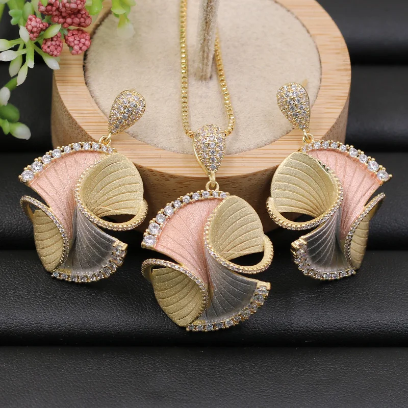 

Fateama Jewelry Set Abstract Geometry Pattern Necklace with Earrings for Woman Engagement Sandblasting Popular Luxury Best Gifts