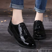 2016 Genuine Leather Women Shoes Brogues Lace up Flat Heels Round Toe Patent Leather Black Oxfords Women Casual Shoes