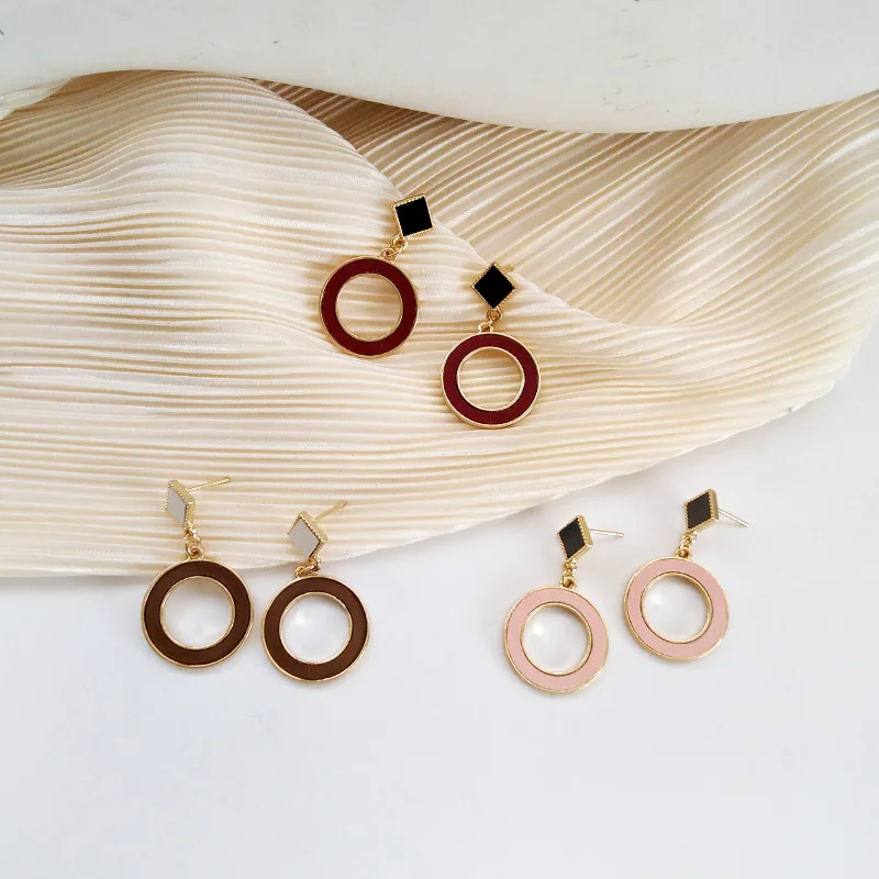 

Simple Hollowed out Square Round Clip on Earrings without Piercing Geometric Rectangle Rhombus Slice No Ears Hole Clips Earrings