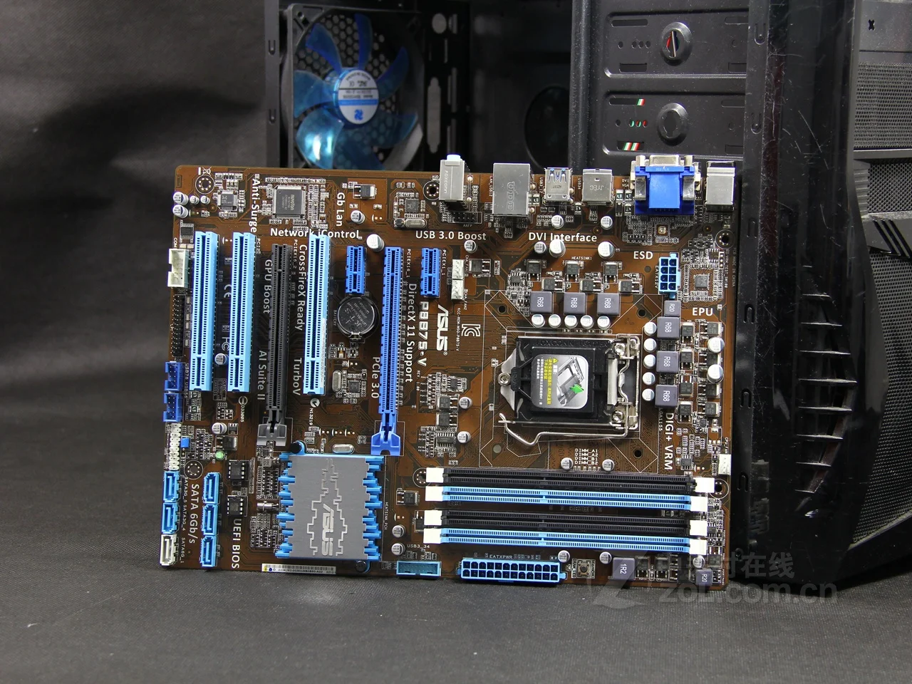 

Asus P8B75-V 1155 Large Board The B75 mainboard supports the E3 1230 V2 used 90%new