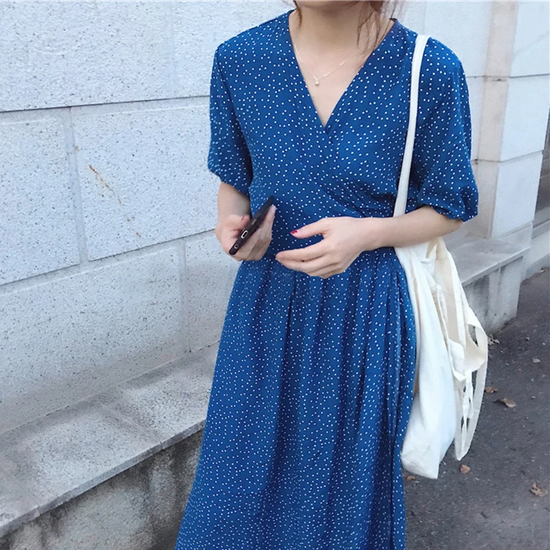 

2019 summer new Korean women's elegant waist-waist short-sleeved dress V-neck split fork gentle large swing blue dress