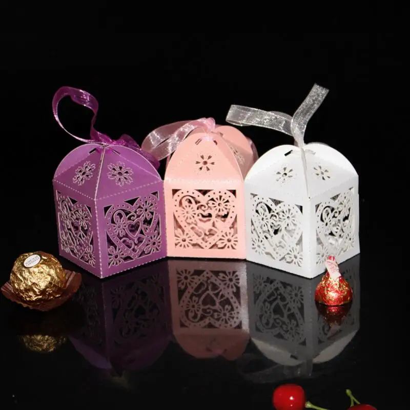 

New 30pcs/pack Romantic Wedding Favors Decor Heart-shaped Hollow Candy Cookie Gift Boxes Wedding Party Candy Box with Ribbon