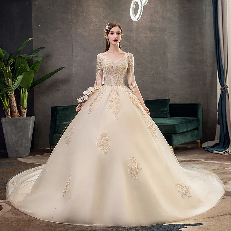 

Mrs Win 2019 Champange Wedding Dress With Big Train V-neck Short Sleeve Lace Wedding Gown Princess Vintage Bridal Dresse X